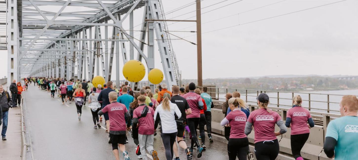 Lillebælt Halvmarathom_løbere på Den gamle Lillebæltsbro