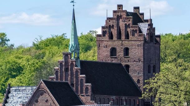 Sankt Nicolai Kirke, eller Middelfart Kirke, er en gotisk basilika med romanske aner.