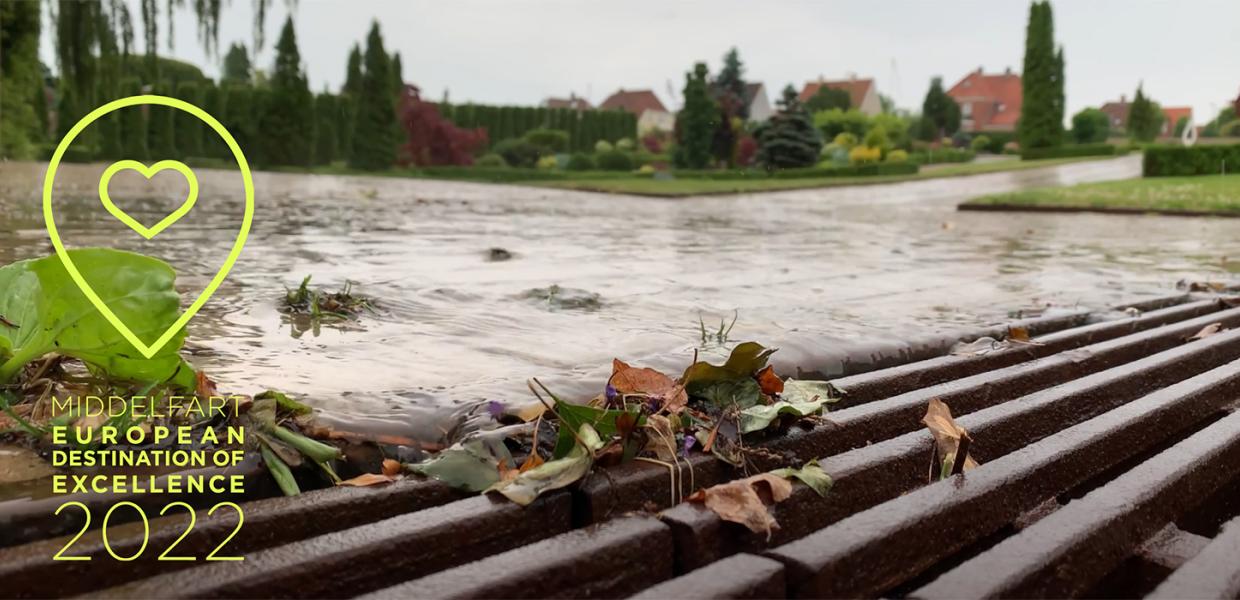 En del af Klimaruten i Middelfart - regnvandssamler på kirkegården