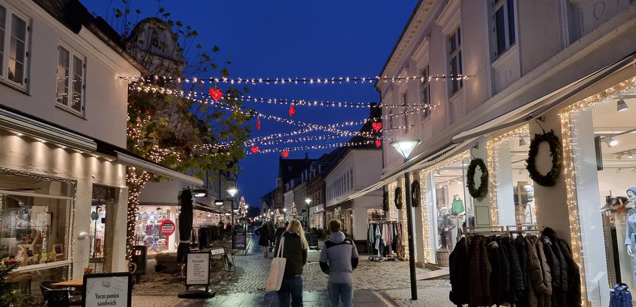 Oplev den smukt julepyntede gågade i Middelfart