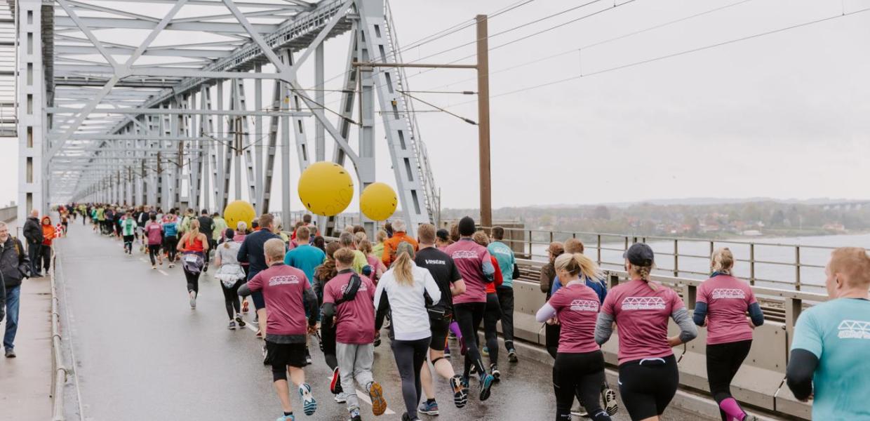 Lillebælt Halvmarathom_løbere på Den gamle Lillebæltsbro