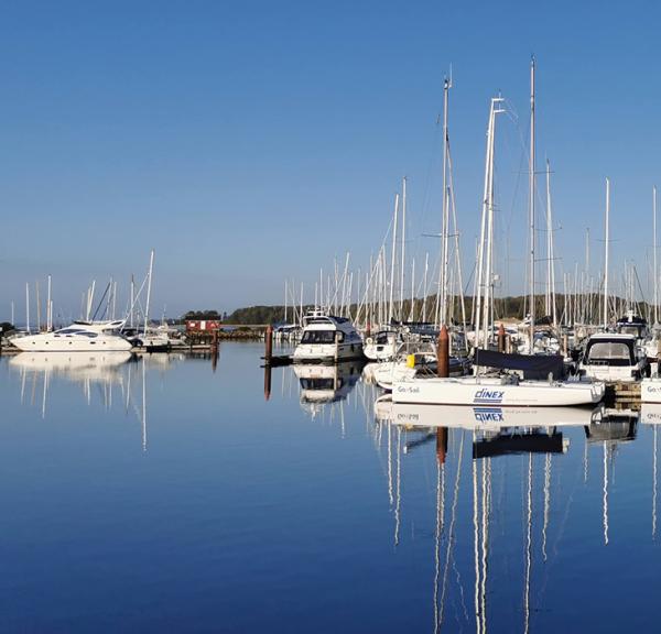 Flot ser det ud i stille vejr - Middelfart Marina