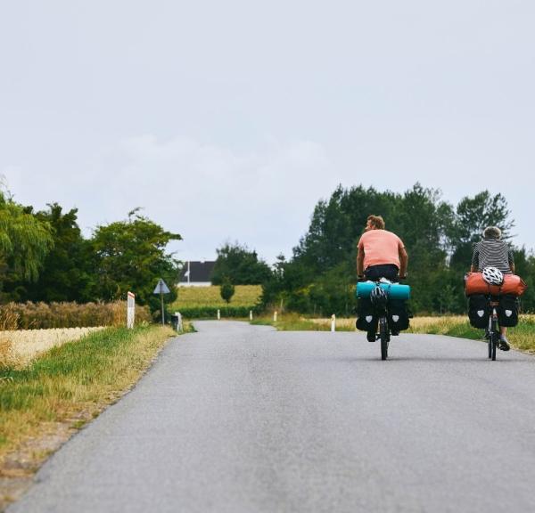 Par på landevejscykling i Middelfart