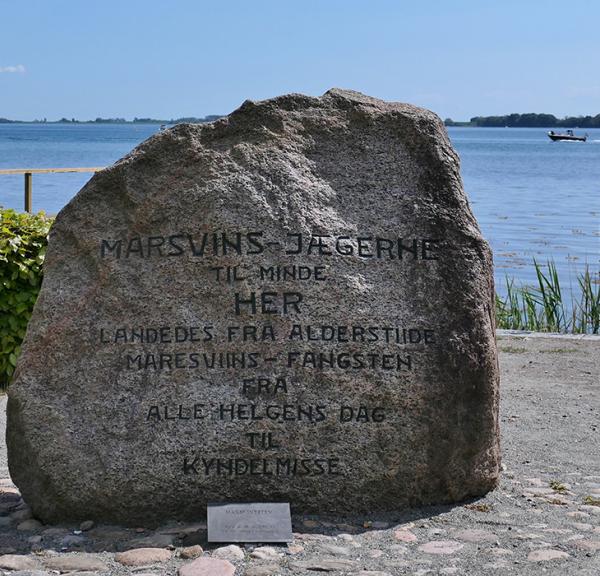 Marsvinejægernes mindesten i Middelfart