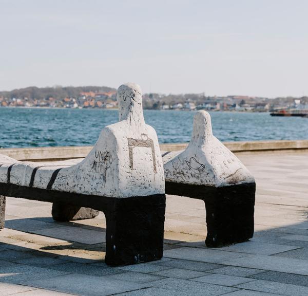 På Keramikruten oplever du keramisk kunst, havnestemning og byliv.