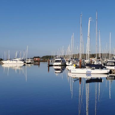 Flot ser det ud i stille vejr - Middelfart Marina