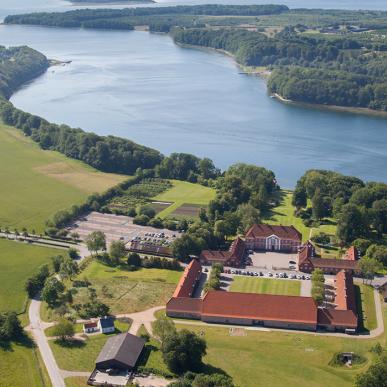 Luftfoto af Hindsgavl Slot i Middelfart