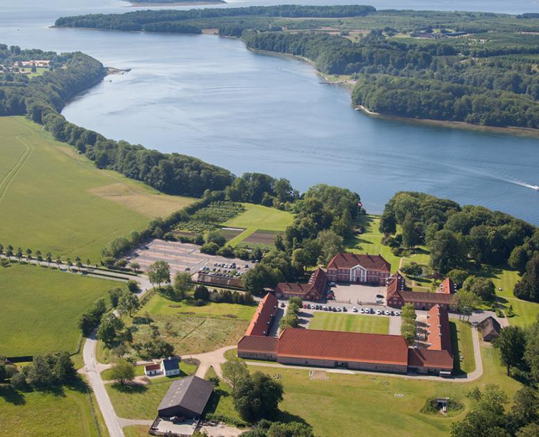 Luftfoto af Hindsgavl Slot i Middelfart
